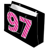 おもしろいストライプのピンク"97"; Happy 97誕生日；名前 ラージペーパーバッグ (正面アングル)