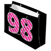 おもしろいストライプのピンク「98」、ハッピー98誕生日、名前 ラージペーパーバッグ (正面アングル)