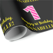 おもしろいストライプピンクの誕生日"1"；ハッピー一次誕生日；名前 ラッピングペーパー (ロールコーナー)