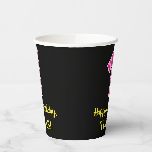 おもしろいストライプピンクの誕生日"1":幸せな1歳の誕生日+名前 紙コップ (左)
