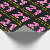 おもしろいストライプピンクの誕生日"21"；ハッピー21歳の誕生日；名前 ラッピングペーパー (角)