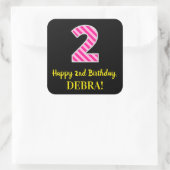 おもしろいストライプピンクの誕生日"2":ハッピーセカンドバースデー+名前 スクエアシール (バッグ)