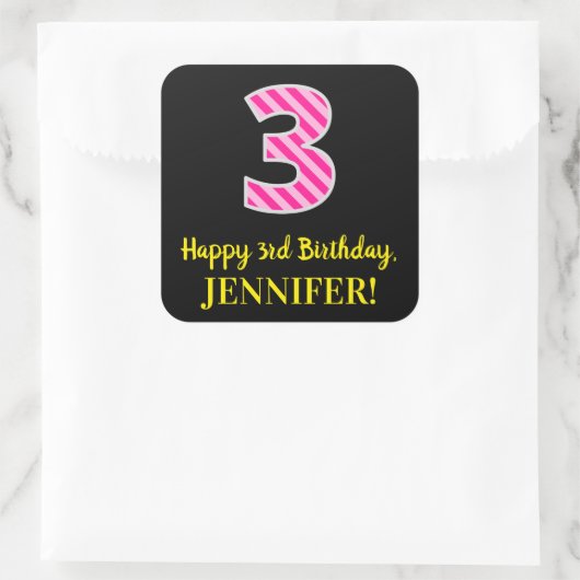おもしろいストライプピンクの誕生日「3」：ハッピーサードバースデー+名前 スクエアシール (バッグ)