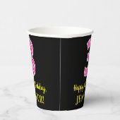 おもしろいストライプピンクの誕生日「3」:ハッピーサードバースデー+名前 紙コップ (右)