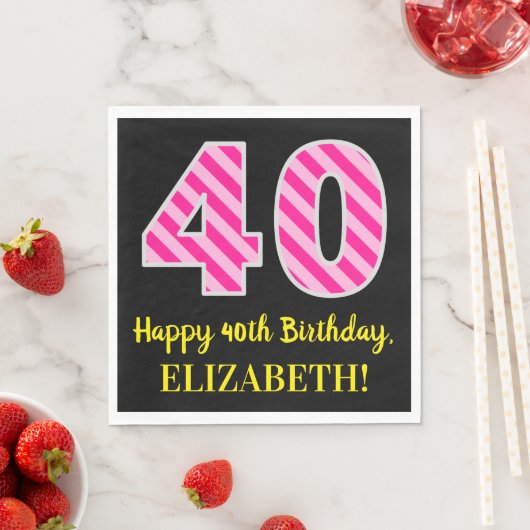 おもしろいストライプピンクの誕生日"40"；ハッピーバースデー；名前 スタンダードランチョンナプキン (インサイチュ)