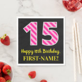 おもしろいストライプピンク色の誕生日"15";ハッピー15 スタンダードランチョンナプキン (インサイチュ)