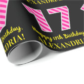 おもしろいストライプピンク色の誕生日"17"; Happy 17 ラッピングペーパー (ロールコーナー)