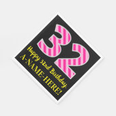 おもしろいストライプピンク色の誕生日"32"; Happy 32 スタンダードランチョンナプキン (角)