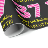 おもしろいストライプピンク色の誕生日"37"; Happy 37 ラッピングペーパー (ロールコーナー)