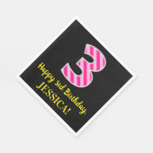 おもしろいストライプピンク色の誕生日「3」、誕生日おめでとう スタンダードランチョンナプキン (角)