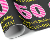 おもしろいストライプピンク色の誕生日"60"; Happy 60 ラッピングペーパー (ロールコーナー)