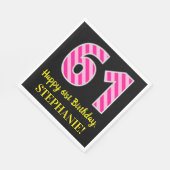おもしろいストライプピンク色の誕生日"61"; Happy 61 スタンダードランチョンナプキン (角)
