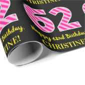 おもしろいストライプピンク色の誕生日"62"; Happy 62 ラッピングペーパー (ロールコーナー)