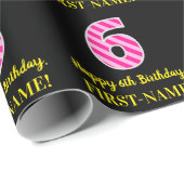 おもしろいストライプピンク色の誕生日「6」、Happy 6th System、Name ラッピングペーパー (ロールコーナー)