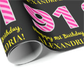 おもしろいストライプピンク色の誕生日"91"; Happy 91 ラッピングペーパー (ロールコーナー)