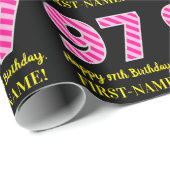 おもしろいストライプピンク色の誕生日"97"; Happy 97 ラッピングペーパー (ロールコーナー)