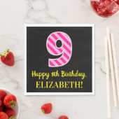 おもしろいストライプピンク色の誕生日"9"; Happy 99 スタンダードランチョンナプキン (インサイチュ)