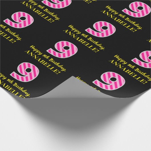 おもしろいストライプピンク色の誕生日"9"; Happy 99 ラッピングペーパー (角)
