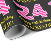 おもしろいストライプピンク誕生日"24"；ハッピー24 ラッピングペーパー (ロールコーナー)