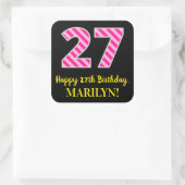 おもしろいストライプピンク誕生日"27"：ハッピー27 スクエアシール (バッグ)
