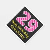 おもしろいストライプピンク誕生日"29"; Happy 29 スタンダードランチョンナプキン (角)