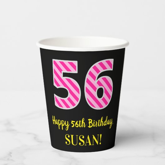 おもしろいストライプピンク誕生日"56"：ハッピー56+名前 紙コップ (裏面)