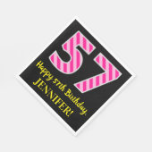 おもしろいストライプピンク誕生日"57"、Happy 57 スタンダードランチョンナプキン (角)