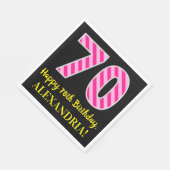 おもしろいストライプピンク誕生日"70"; Happy 70 スタンダードランチョンナプキン (角)