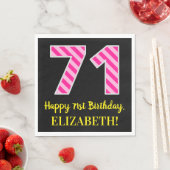 おもしろいストライプピンク誕生日"71"、Happy 71 スタンダードランチョンナプキン (インサイチュ)