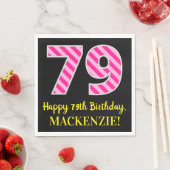 おもしろいストライプピンク誕生日"79"; Happy 79 スタンダードランチョンナプキン (インサイチュ)