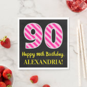 おもしろいストライプピンク誕生日"90"; Happy 90 スタンダードランチョンナプキン (インサイチュ)