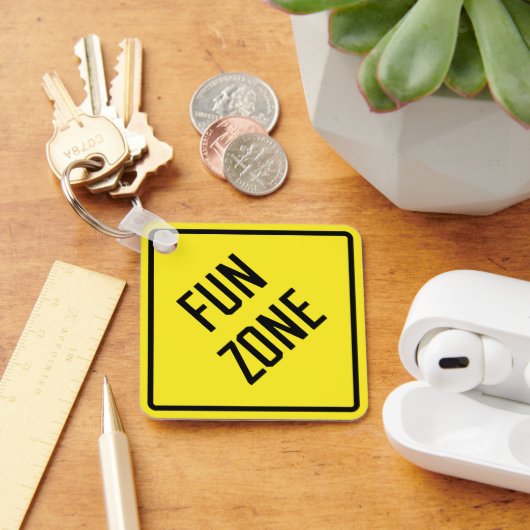 おもしろいゾーンメタルスクエアキーチェーン キーホルダー (デスク)