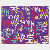 おもしろいタイポグラフィアーバンカラフルグラフィティオンパープル フリースブランケット (正面(横))