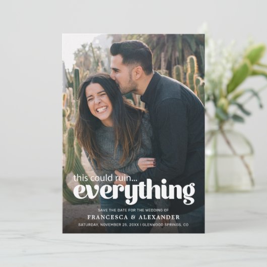 おもしろいタイポグラフィ写結婚真の発表 セーブザデート (スタンド正面)