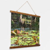 おもしろいデコールフロッグトアドリリパッドウェルカム 吊り下げ型タペストリー (傾斜あり)