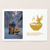 おもしろいトナカイのカップのクリスマスホリデー金ゴールド 箔カード (内部)