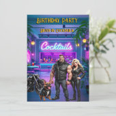 おもしろいドライブインカクテルバー誕生日バイクもしくは自転車に乗る人カップル 招待状 (スタンド正面)