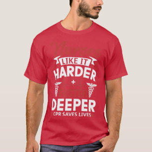 おもしろいナースはより一層の緊縮呼吸救術 Tシャツ