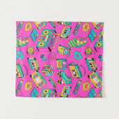 おもしろいネオンピンクレトロ80s 90sテックブライトパターン タペストリー (正面(横))