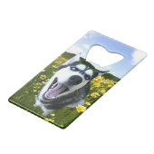 おもしろいハスキー犬の野生の花財布ボトルオープナー クレジットカード栓抜き (正面アングル)