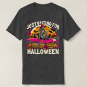 おもしろいハロウィンのスケルトンVを待っ不気味ている Tシャツ (デザイン正面)