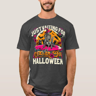 おもしろいハロウィンのスケルトンVを待っ不気味ている Tシャツ