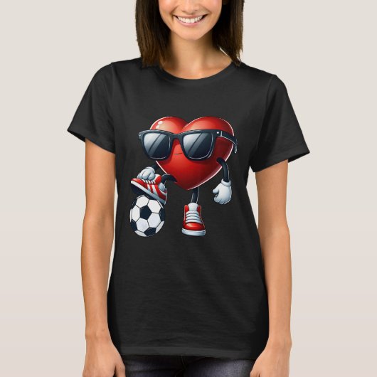 おもしろいハートの遊サッカーのバレンタインデー Tシャツ (正面)