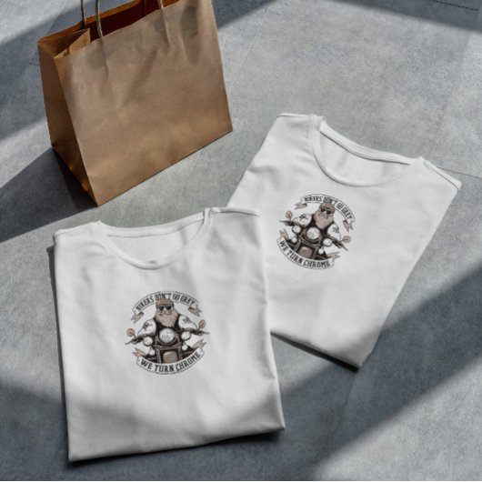 おもしろいバイクもしくは自転車に乗る人文字 Tシャツ