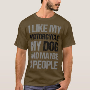 おもしろいバイクもしくは自転車に乗る人私は私のバイク犬と多分3ペオ好き Tシャツ