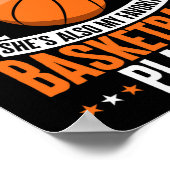 おもしろいバスケットボールの親彼女は私のバスケお気に入りのット ポスター (角)