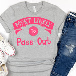 おもしろいバチェロレッテ Tシャツ<br><div class="desc">このTおもしろいシャツは笑い声が少し出るのにピッタリだ。デザインは明ユーモアのあるるく、完璧なメッセージ"Most told to Pass Out"を備えている。ユーモ笑わされるアセンスで感じ大声で笑い声を上げるデザイン。バチェロレッテやバチェロレッテ自身のための必需品。あなたの女の子が来るあなたの結婚に衣服できる祝グループシャツの1つ。</div>