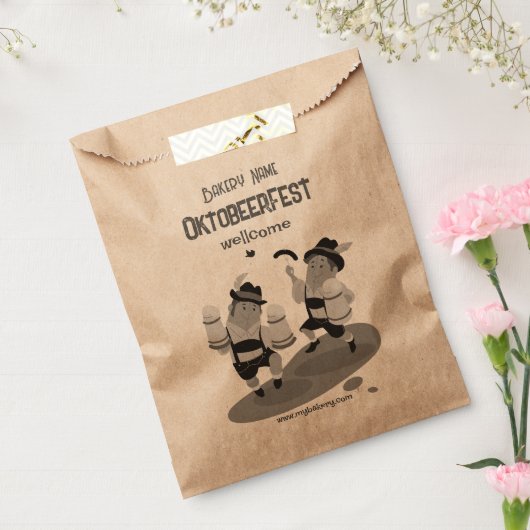 おもしろいバヴァリアンマン招待状へオクトーバーフェスト好意バッグ フェイバーバッグ (封をした状態)