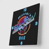 おもしろいパーソナライズされたマンケーブバーデンハッピーアワー スクエア壁時計 (傾斜)