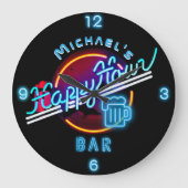 おもしろいパーソナライズされたマンケーブバーデンハッピーアワー ラージ壁時計 (正面)